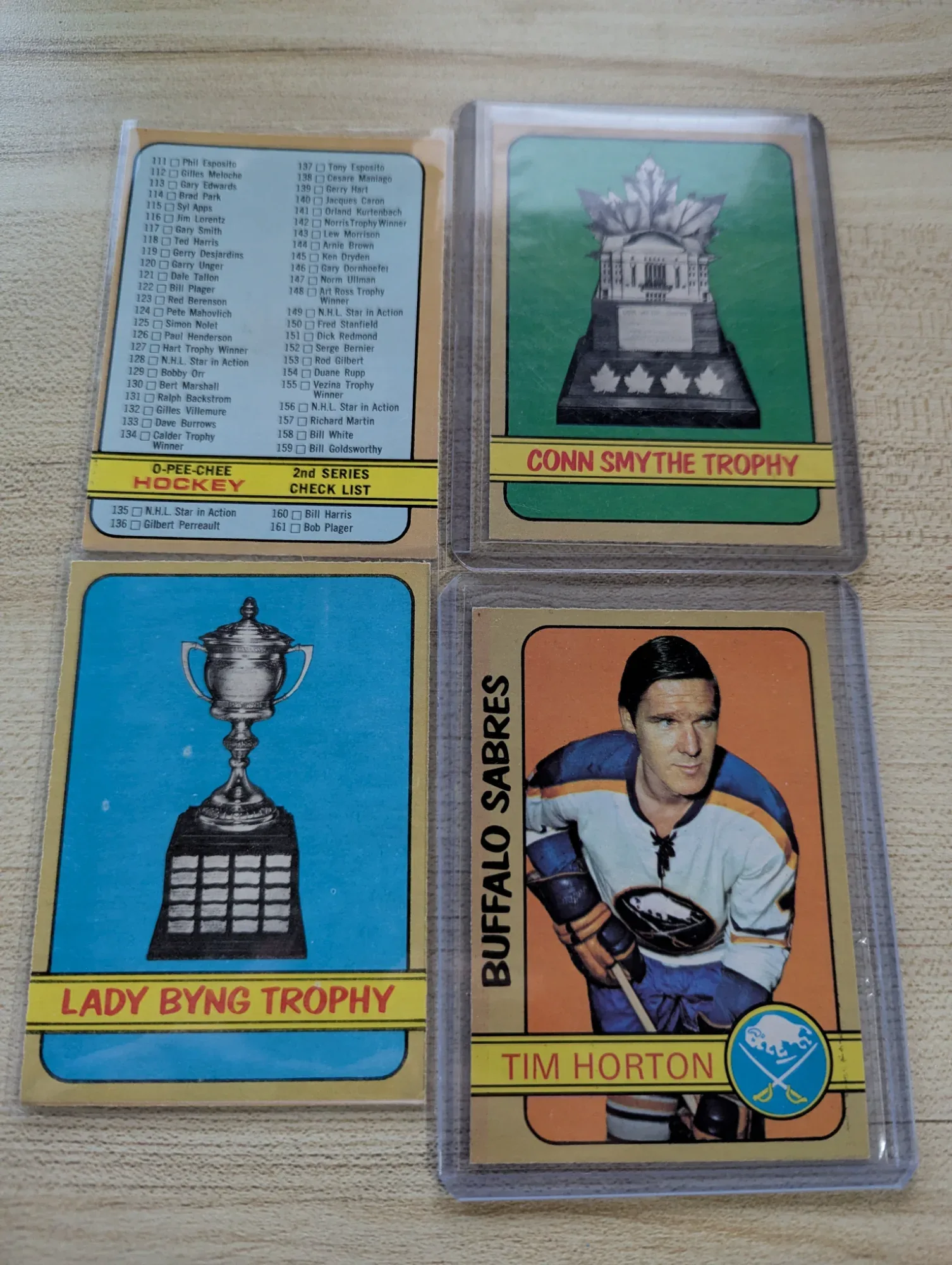 Hockey Cards 1972 (4 cards)